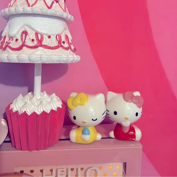 Hello kitty salt and pepper shakers - Picture 1 of 3